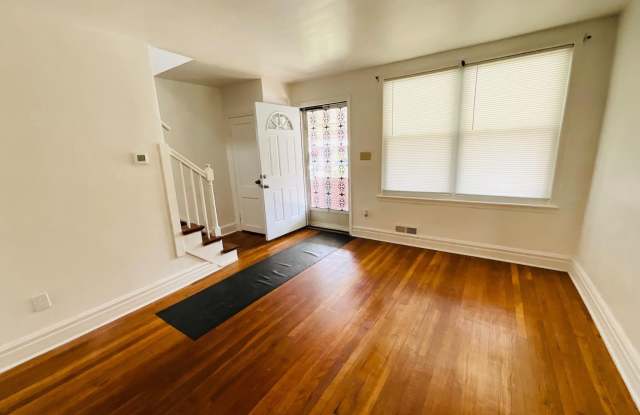 3018 E LARUE Square E Gallery 2