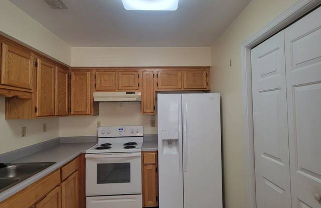 3 bedroom, 2 bathroom townhouse in Western Branch Gallery 3