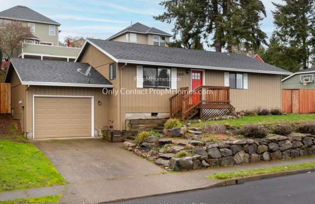 Beautiful Home in Convenient Sherwood Location with Stainless Steel Appliances! - 23075 Southwest Mansfield Street, Sherwood, OR 97140