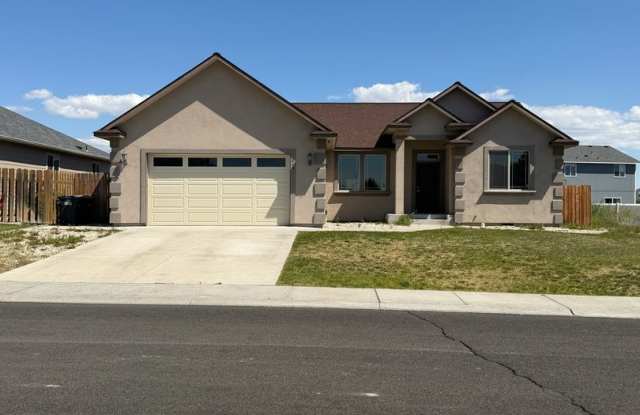 Beautiful Home In Quiet Neighborhood! Landscaping Included! photos photos
