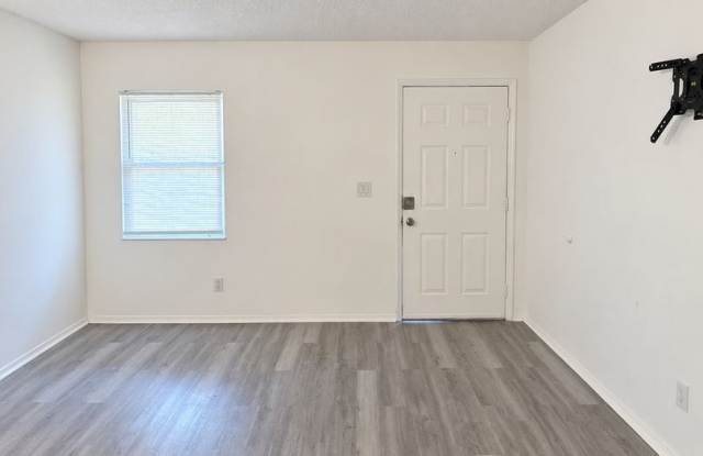 1-BEDROOM CONDO FOR RENT OR SALE | GATED COMMUNITY NEAR THE HILLSBOROUGH RIVER Gallery 3