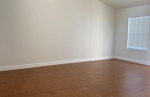 101 Portola Way Gallery 4