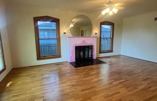 3- Bedroom 2.5-Bathroom Gardening paradise on College Hill! photos photos