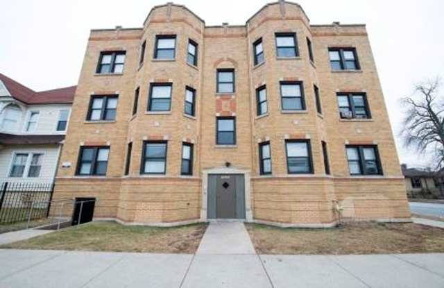 7057 Princeton Englewood Apartments Gallery 3