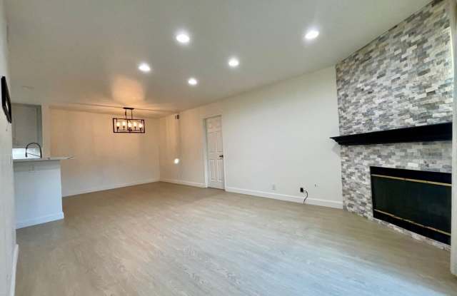 Gorgeously Remodeled 3 Bedroom 2 Bathroom in Rancho SD! Gallery 2