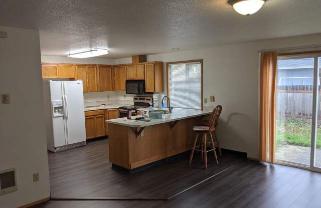 Large 4 bedroom - 15718 Northeast 4th Street, Vancouver, WA 98684