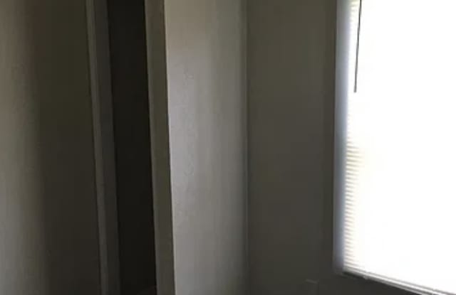 907 B St Se Gallery 2
