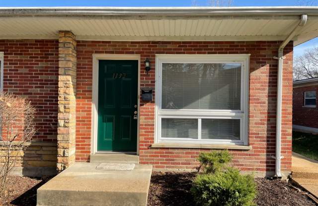 Renovated 2 Bedroom 1 Bath Garden Unit with Garage Space next to Heman Park! - 1132 Midland Boulevard, University City, MO 63130 Renovated 2 Bedroom 1 Bath Garden Unit with Garage Space next to Heman Park! - 1132 Midland Boulevard, University City, MO 63130
