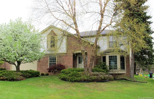 348 SHELLBOURNE Drive - 348 Shellbourne Drive, Rochester Hills, MI 48309