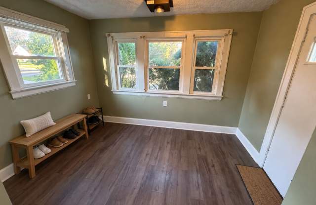 Welcome Home to Wyandot | 2 Bedrooms, Basement & Backyard Gallery 3