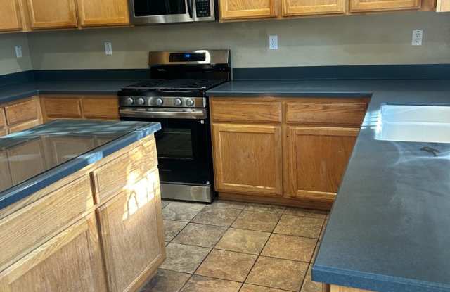 Beautiful 3 bedroom two bath home. Gallery 4