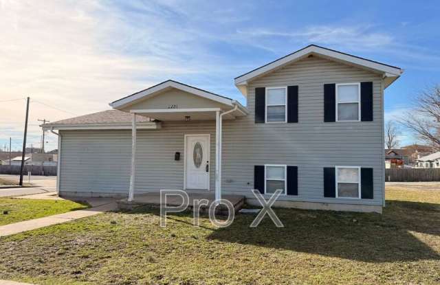 2226 S Moffet photos photos