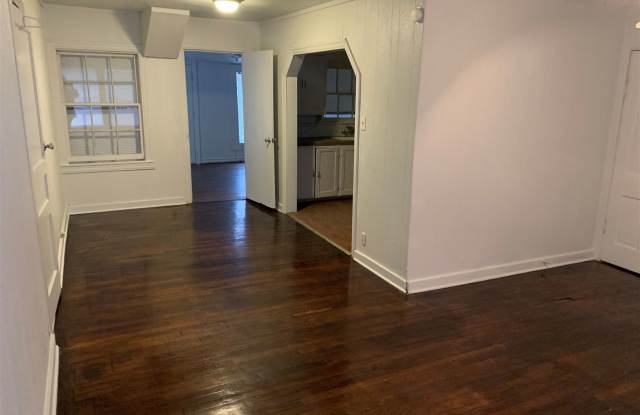 1426 Panhandle St Gallery 3