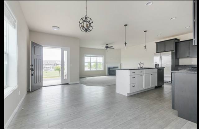 Beautiful 3 bed condo AVAILABLE NOW Gallery 2