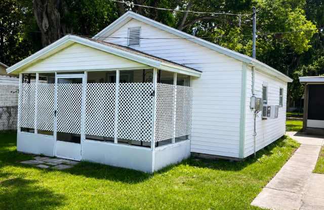Stand-Alone 1BR Cottage Home Near Downtown Zephyrhills! photos photos
