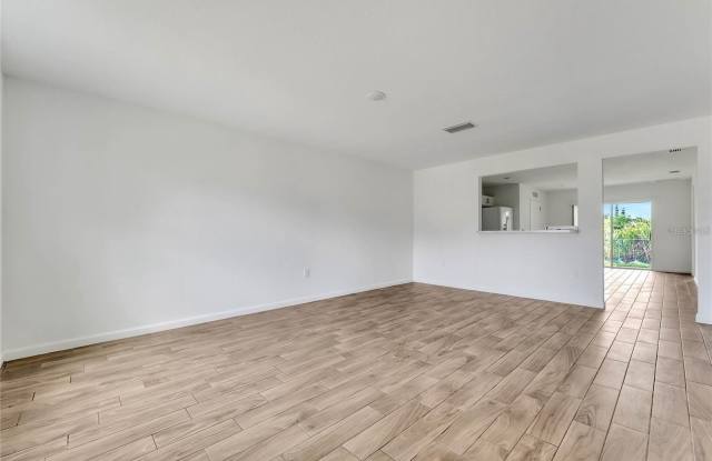 808 ABBEVILLE Court Gallery 2