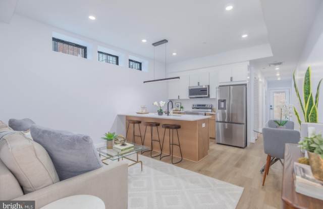 1012 17TH Place NE unit: 1 photos photos