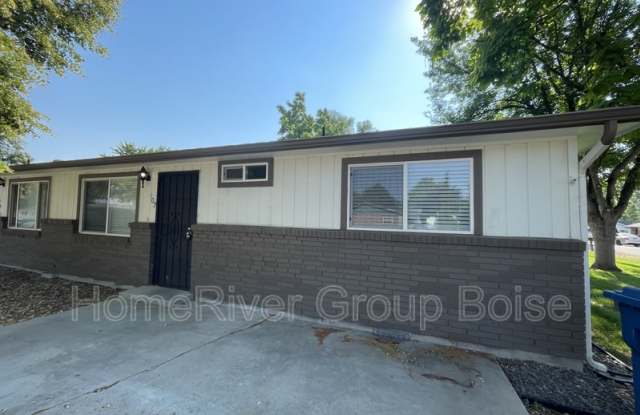102 N Homedale Ave photos photos