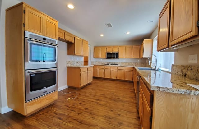 493 Lexington Court - 493 Lexington Court, Oceanside, CA 92057