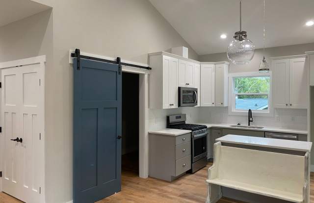 Like-new Asheville Home! Available NOW! - 114 Le-An-Hurst Road, Asheville, NC 28803