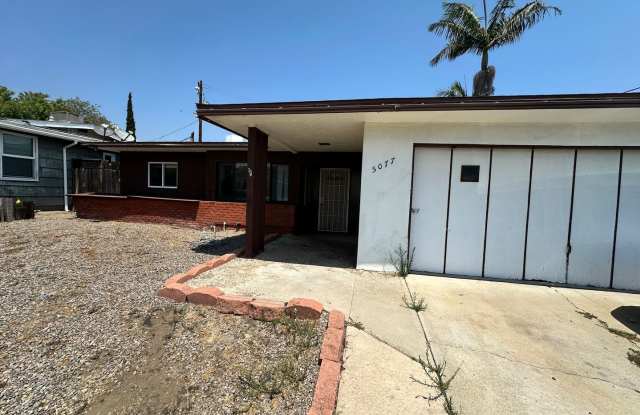 House Extremely Close to Campus!! Massive Back Yard photos photos