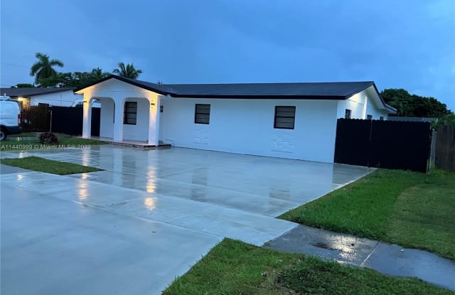 15621 Southwest 302nd Street - 15621 Southwest 302nd Street, Leisure City, FL 33033