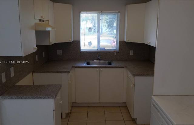 13950 NE 2nd Avenue 1A, Miami, FL 33161 photos photos