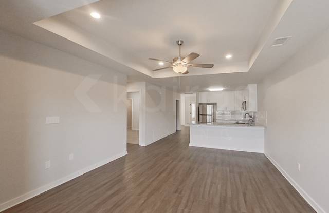 6220 Burbank Crossing Loop Gallery 2