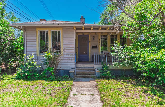 Charming 2 Bedroom House in the Historic Old North End - 215 East Washington Street, Colorado Springs, CO 80907