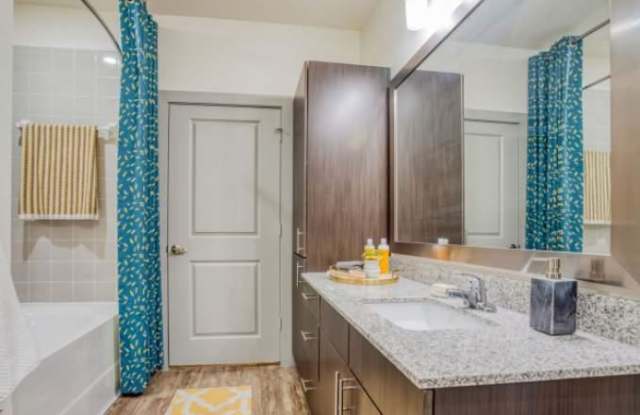 11170 Huebner Oaks Gallery 4