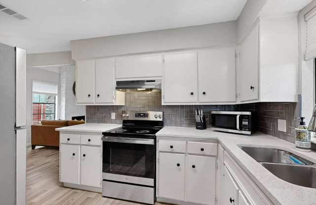Updated 3 bedroom duplex near Greenbelt! photos photos Updated 3 bedroom duplex near Greenbelt! photos photos