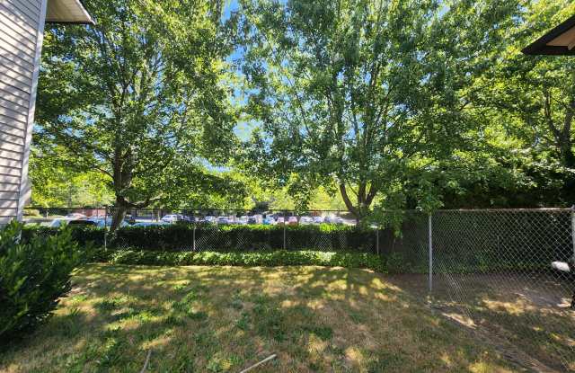 Emerald East Apartments Gallery 2