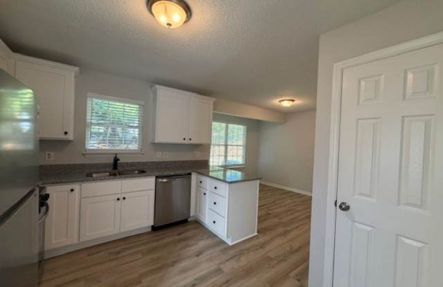 Gorgeous 3BD/2BA ranch home in Holly Springs! Gallery 3