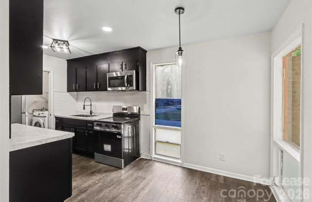 556 Blendwood Drive Gallery 3