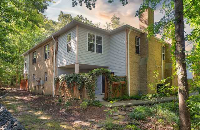Beautiful 3 BR in Chapel Hill - Available AUGUST 10th! - 465 Summerwalk Circle, Chapel Hill, NC 27517