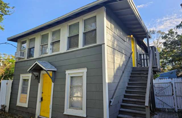 944 1/2 15th Avenue South - 2 photos photos