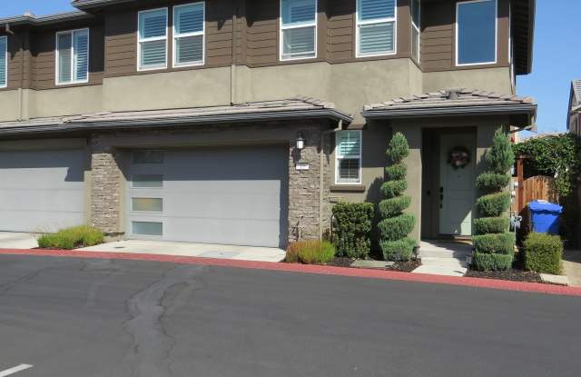 19 E Millay Loop Gallery 1