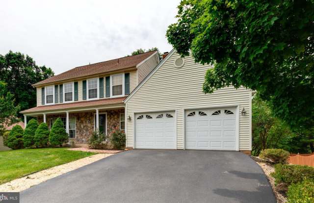 707 RIVERVIEW COURT Gallery 2
