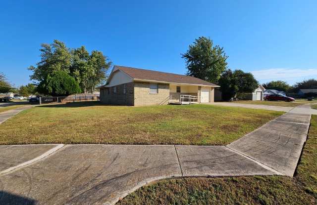 (4) Bed/(2) Bath New Flooring and Fresh Paint Avail NOW! photos photos