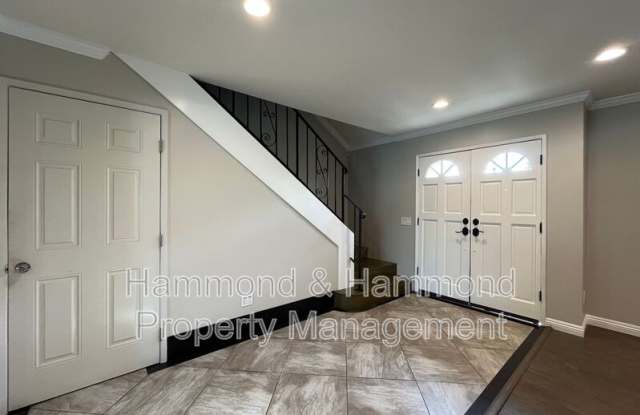 10436 Amestoy Ave. Gallery 4