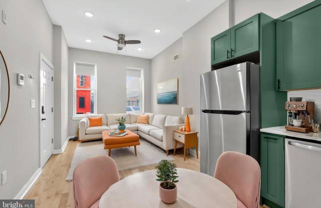 2234 W MASTER Street photos photos