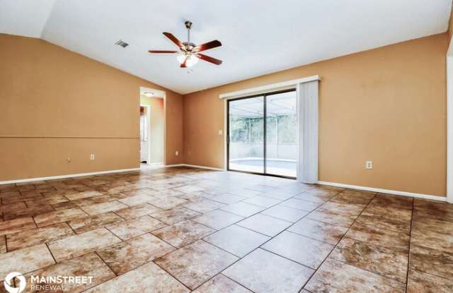 18852 Parade Road Gallery 3