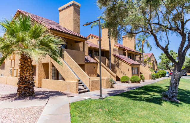 Beautifully updated 2 bed 2 bath townhouse located in Tempe resort-style gated community! photos photos