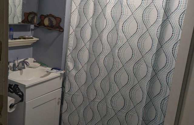 Great 2 bedroom available by KU Med Gallery 4