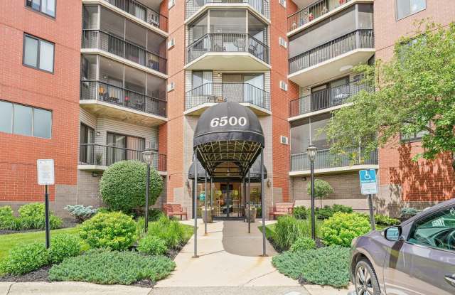 6500 Woodlake Gallery 1