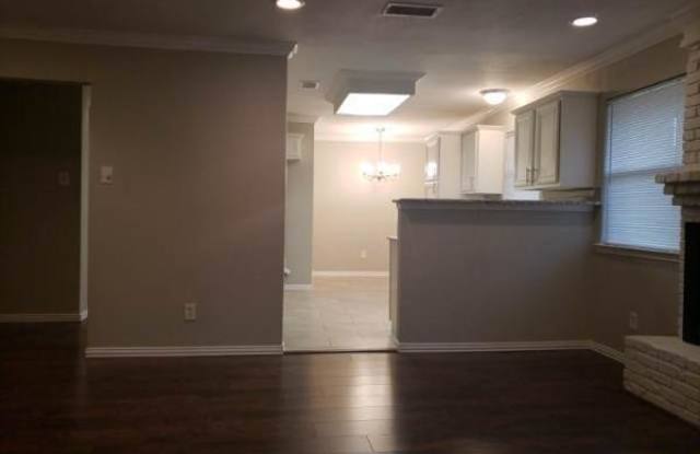 2906 MeadowGreen Drive Gallery 3
