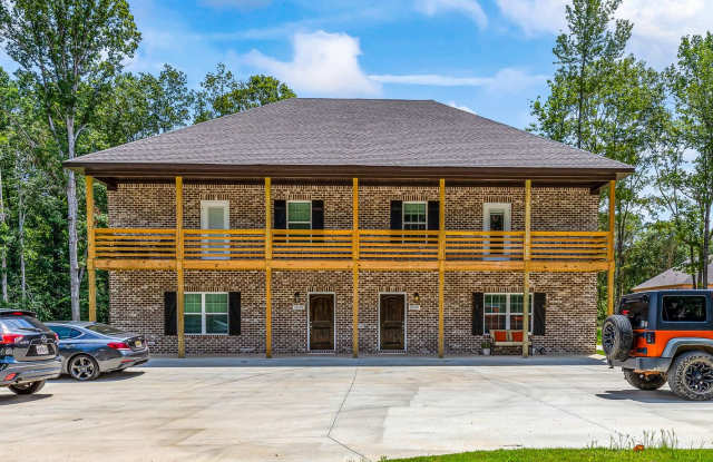 Brand New Construction! 4 Bed / 4.5 Bath Duplex - Available Now! Gallery 3