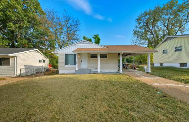 Refreshed 3-Bedroom Home with Covered Parking & Yard Gallery 4
