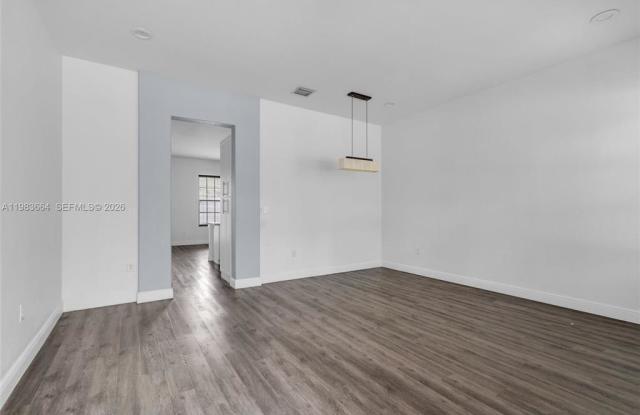 624 Southwest 147th Avenue Gallery 3