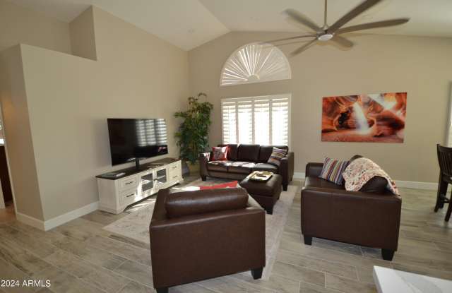 19518 N 89th Drive Gallery 2